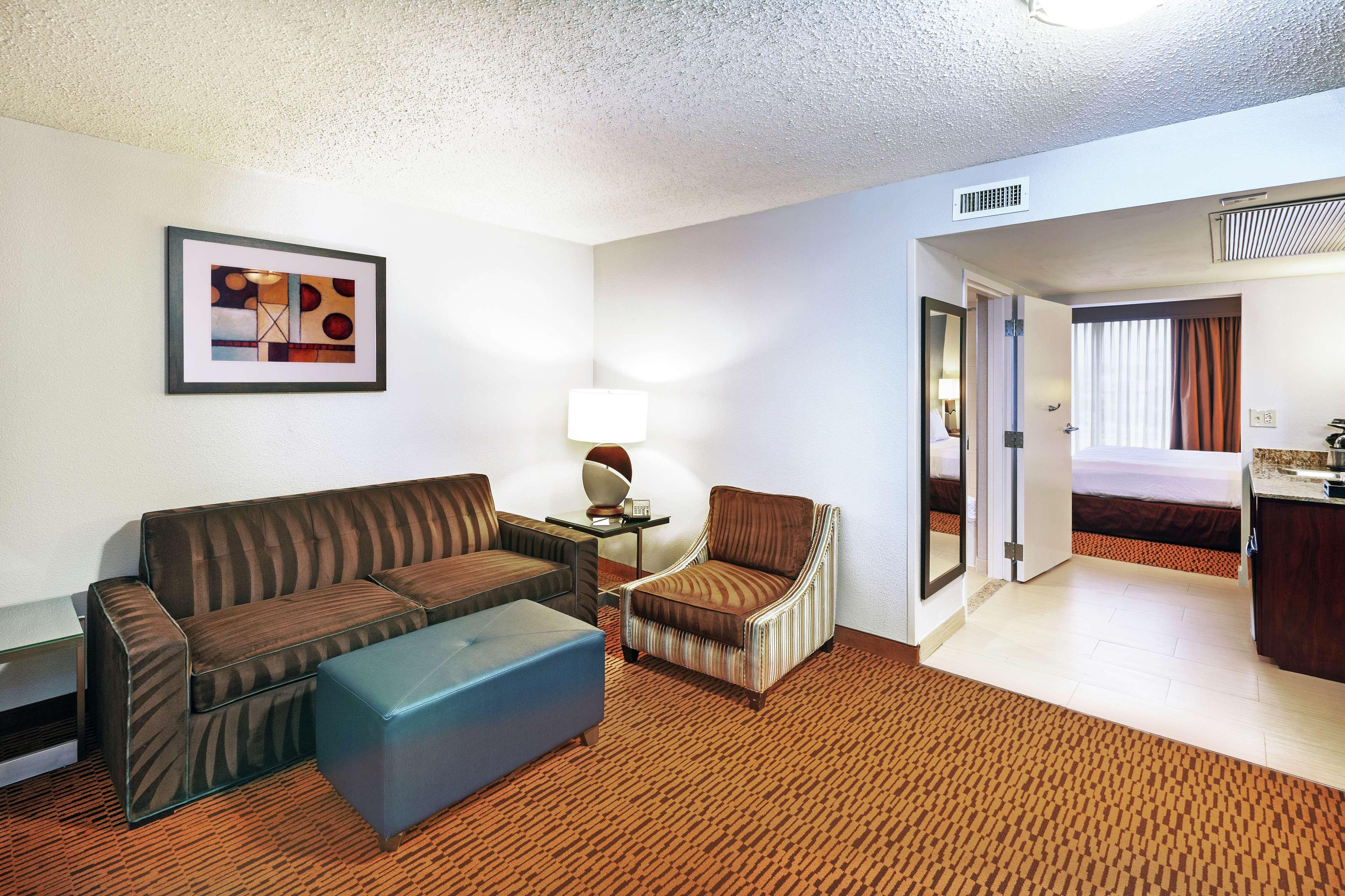 Embassy Suites By Hilton Dallas Market Center Zewnętrze zdjęcie