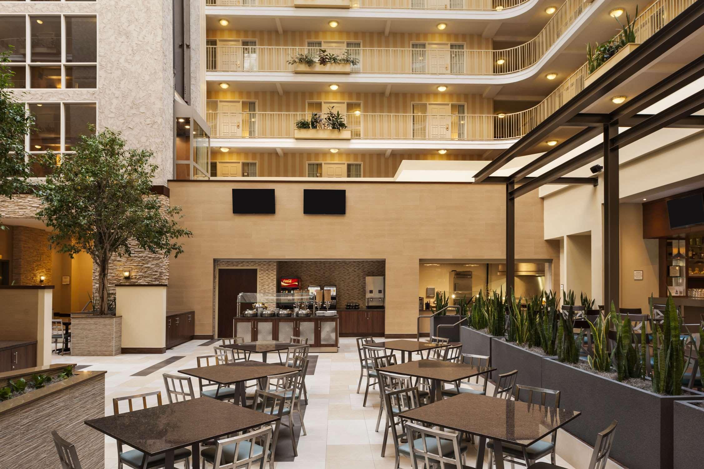 Embassy Suites By Hilton Dallas Market Center Restauracja zdjęcie