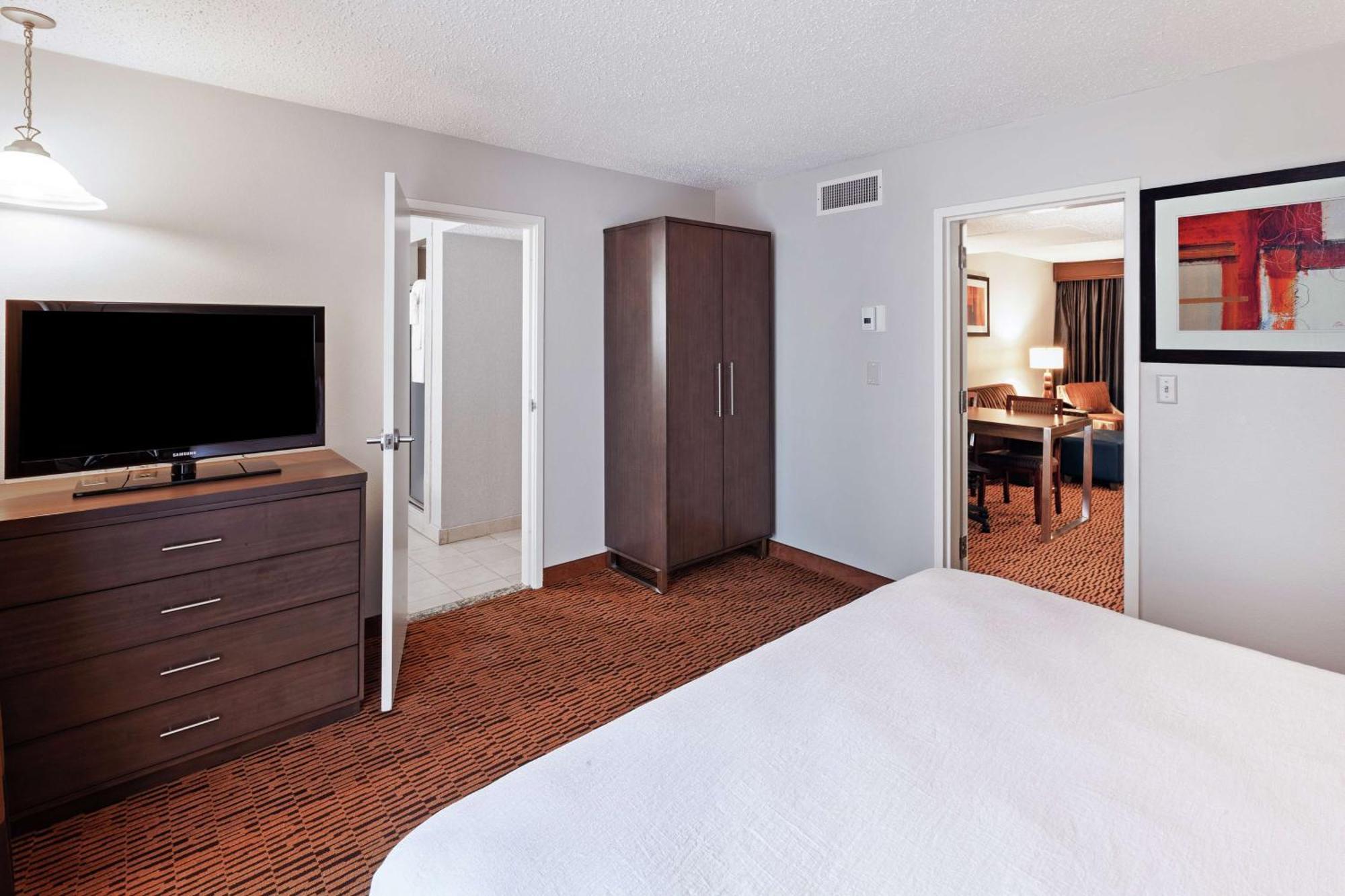 Embassy Suites By Hilton Dallas Market Center Zewnętrze zdjęcie