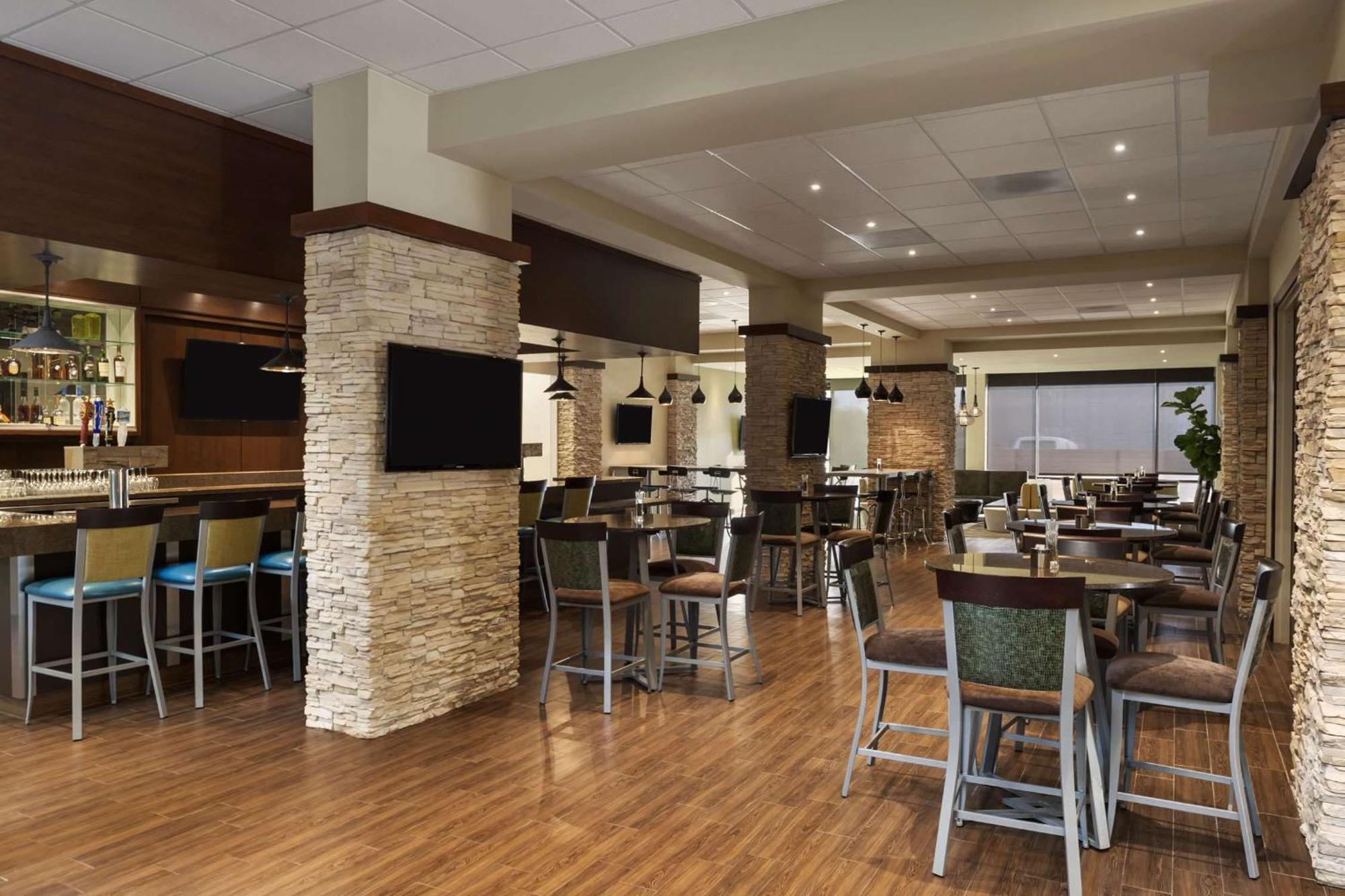 Embassy Suites By Hilton Dallas Market Center Zewnętrze zdjęcie