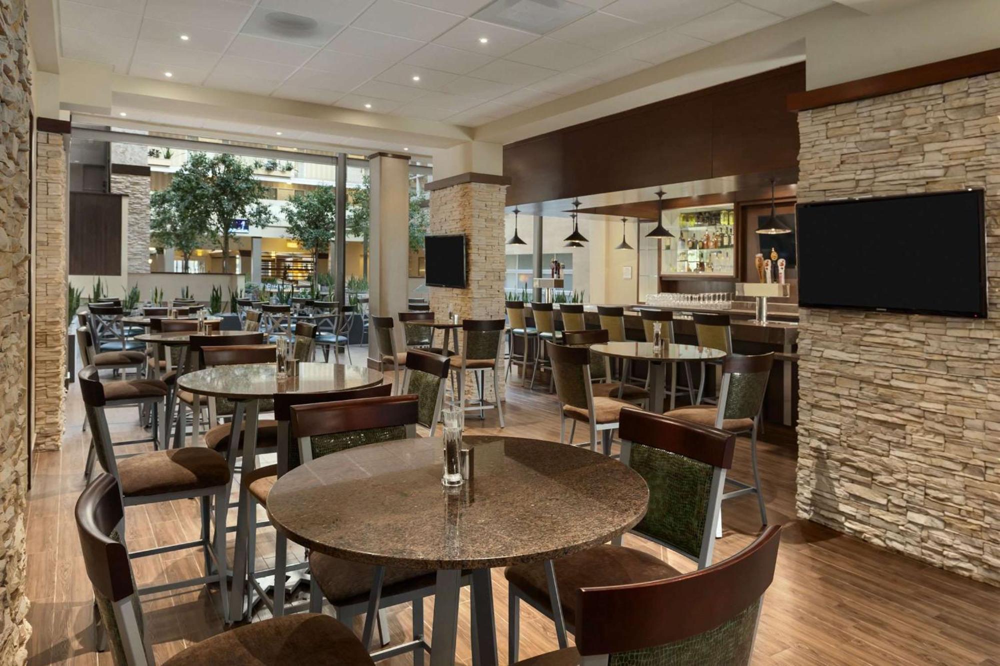 Embassy Suites By Hilton Dallas Market Center Zewnętrze zdjęcie
